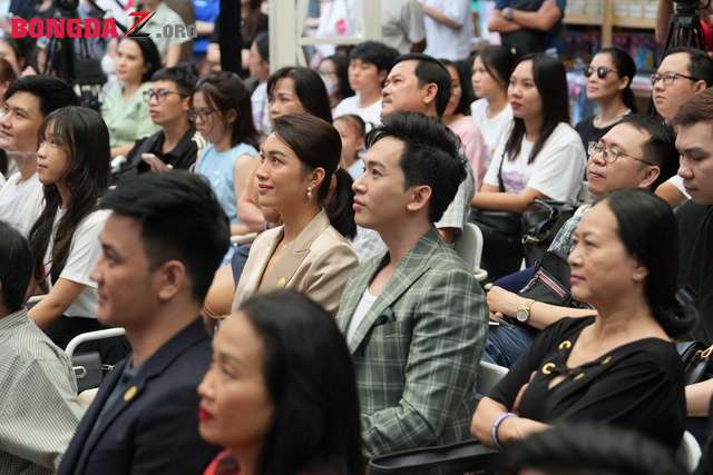 Á hậu Lệ Hằng động viên bệnh nhân bạch biến