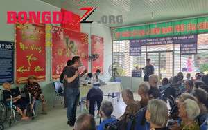 Á hậu Lệ Hằng động viên bệnh nhân bạch biến