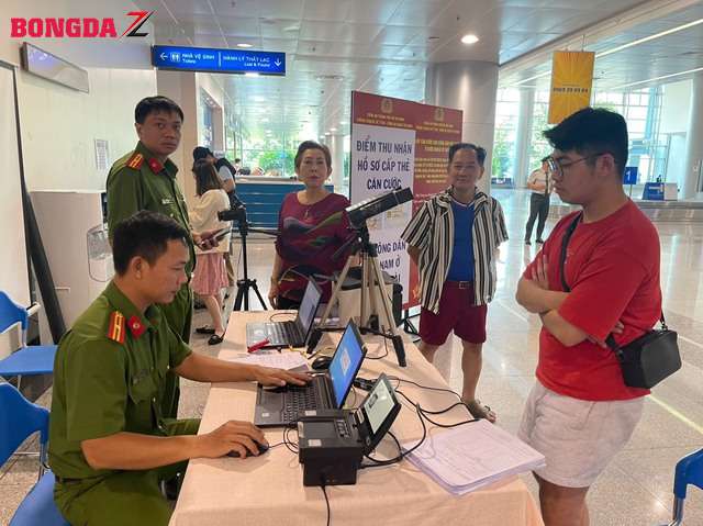 Công an TP HCM tổ chức cấp căn cước tại Sân bay Tân Sơn Nhất