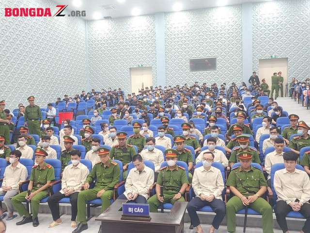 CLIP: Xét xử 111 bị cáo ở Công ty Pháp Việt dọa giết hàng ngàn người