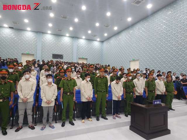 CLIP: Xét xử 111 bị cáo ở Công ty Pháp Việt dọa giết hàng ngàn người