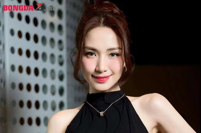 Ca sĩ Hòa Minzy góp sức cùng Báo Người Lao Động hỗ trợ người dân vùng bão lũ