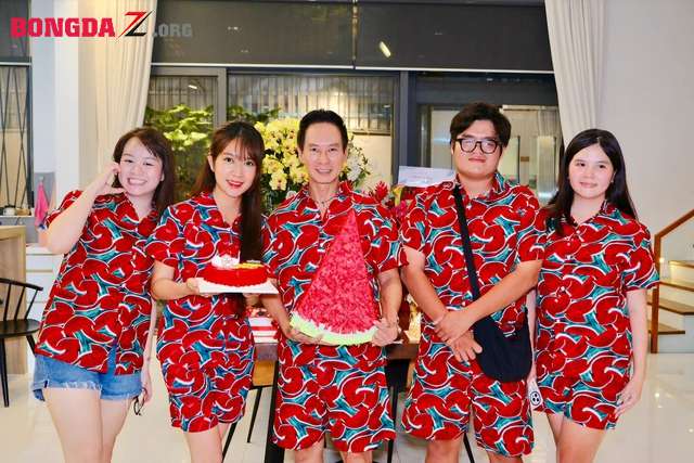 Lý Hải - Minh Hà rực rỡ trang phục dưa hấu