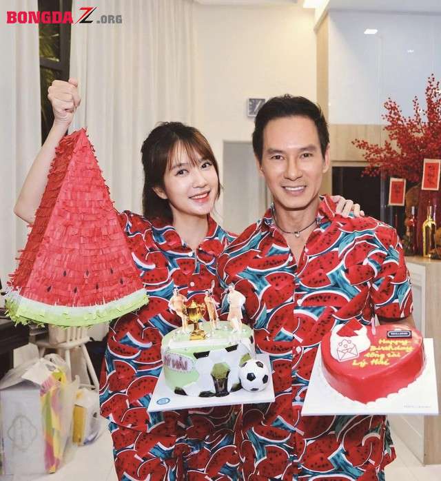 Lý Hải - Minh Hà rực rỡ trang phục dưa hấu