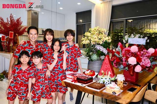Lý Hải - Minh Hà rực rỡ trang phục dưa hấu