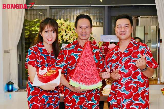 Lý Hải - Minh Hà rực rỡ trang phục dưa hấu