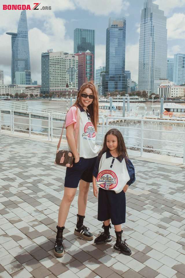 Trà Ngọc Hằng và con gái đồng điệu thời trang