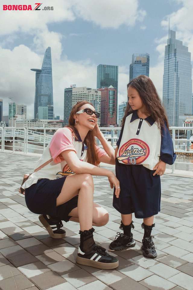 Trà Ngọc Hằng và con gái đồng điệu thời trang