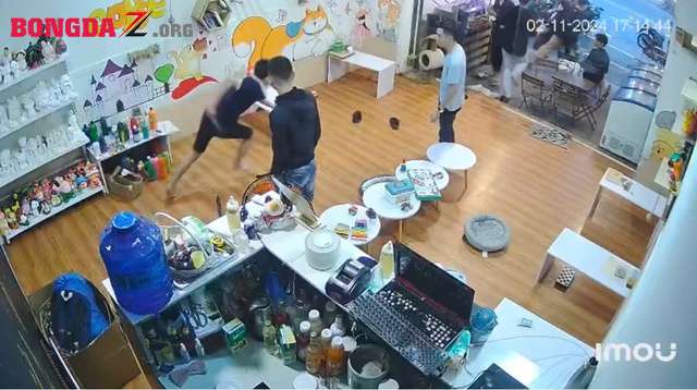 Nhắn tin chúc mừng sinh nhật bạn cùng lớp, thiếu niên bị đánh tới tấp