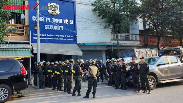 VIDEO: Cảnh sát khám xét trụ sở Công ty vệ sĩ ở Thanh Hóa