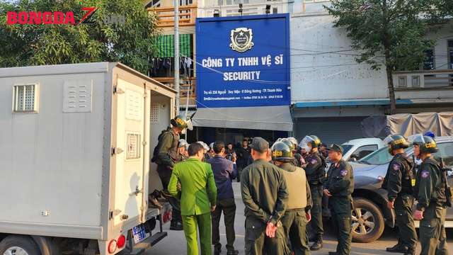 VIDEO: Cảnh sát khám xét trụ sở Công ty vệ sĩ ở Thanh Hóa