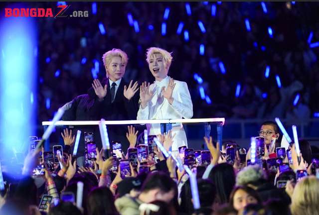 Hàng chục ngàn khán giả Hà Nội bùng nổ cùng "Say hi never say goodbye"