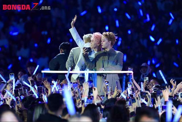 Hàng chục ngàn khán giả Hà Nội bùng nổ cùng "Say hi never say goodbye"