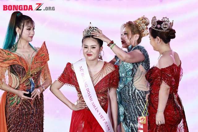 Nhan sắc dược sĩ thắng vương miện cuộc thi "Nữ hoàng Doanh nhân Việt Nam 2024"