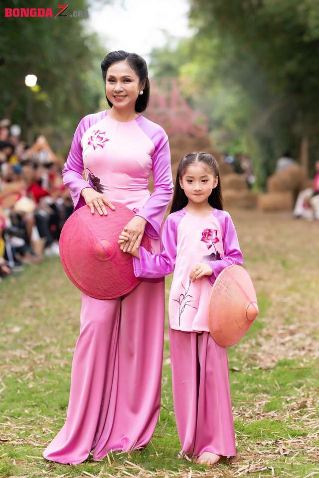 Xem Việt Trinh trình diễn thời trang