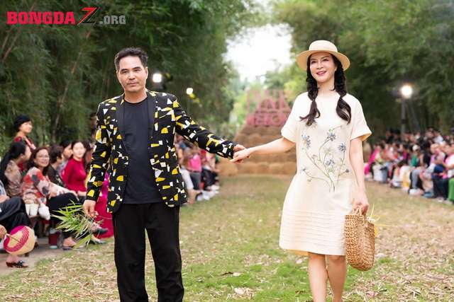 Xem Việt Trinh trình diễn thời trang