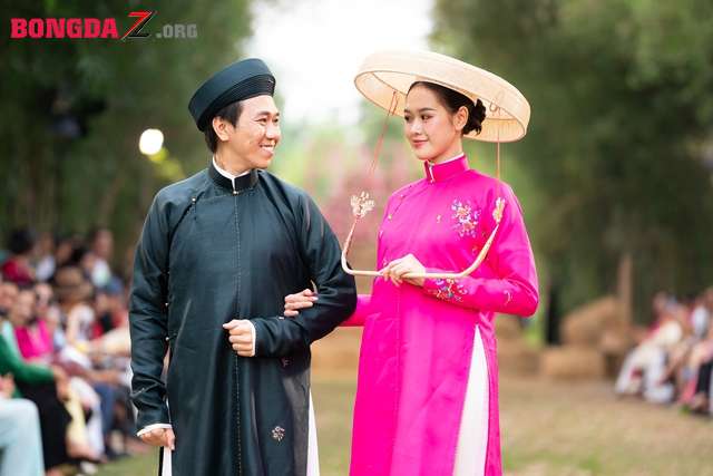 Xem Việt Trinh trình diễn thời trang
