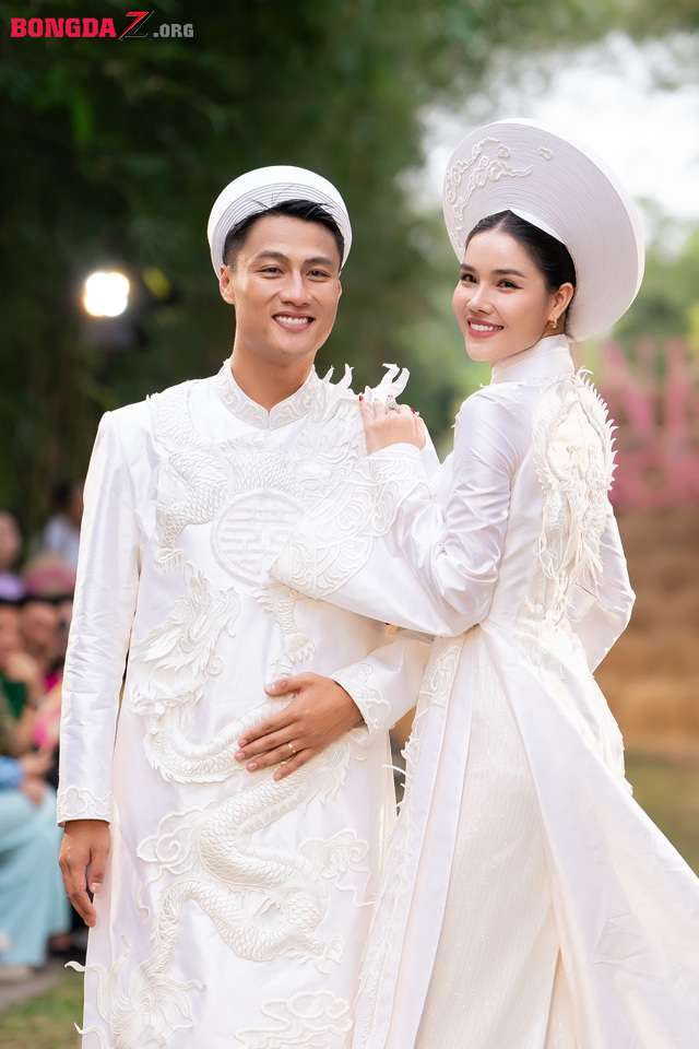 Xem Việt Trinh trình diễn thời trang